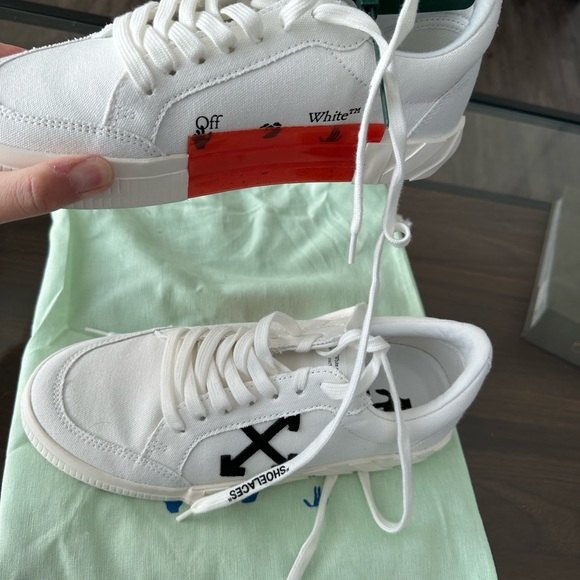 Brand new never worn off white shoes . Reason of selling is size - Picture 6 of 9